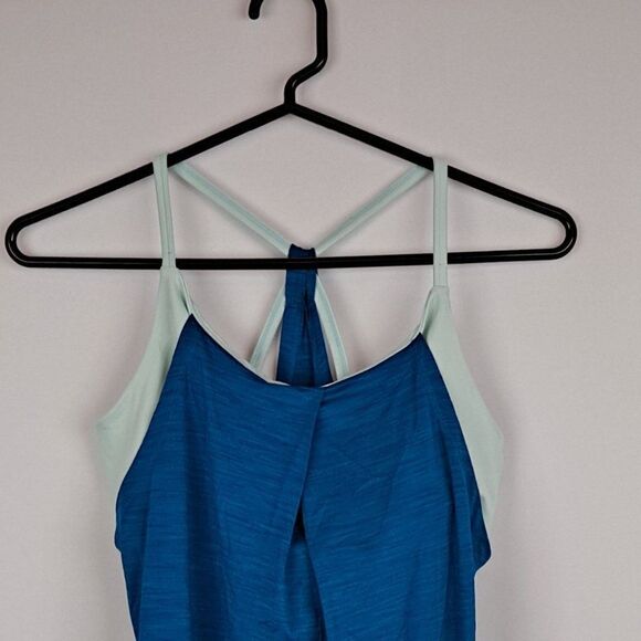 Ladies Active top NWOT - Picture 3 of 9